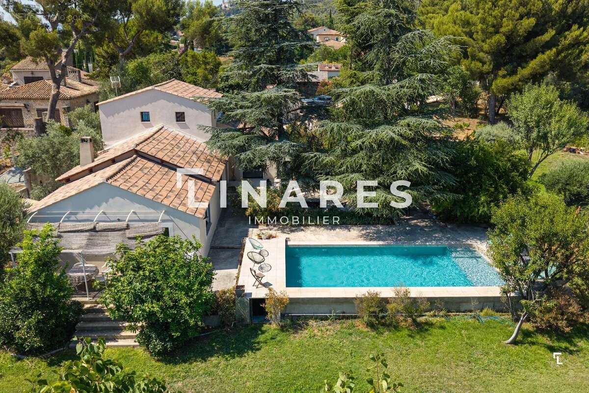 L'ALLAUDIENNE - Maison T5 de 151m2 - Terrain de 3300m2 - Piscine - Garage - ALLAUCH - photo 6