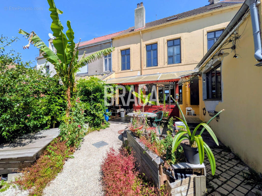 Maison 184 m2 avec cachet jardin garage et hangar de 150 m2 - photo 2