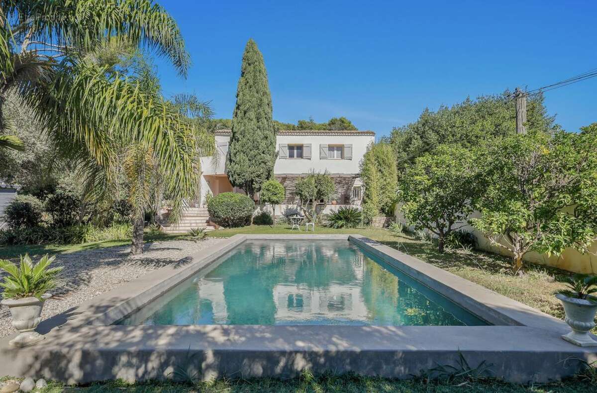 Maison à CARQUEIRANNE