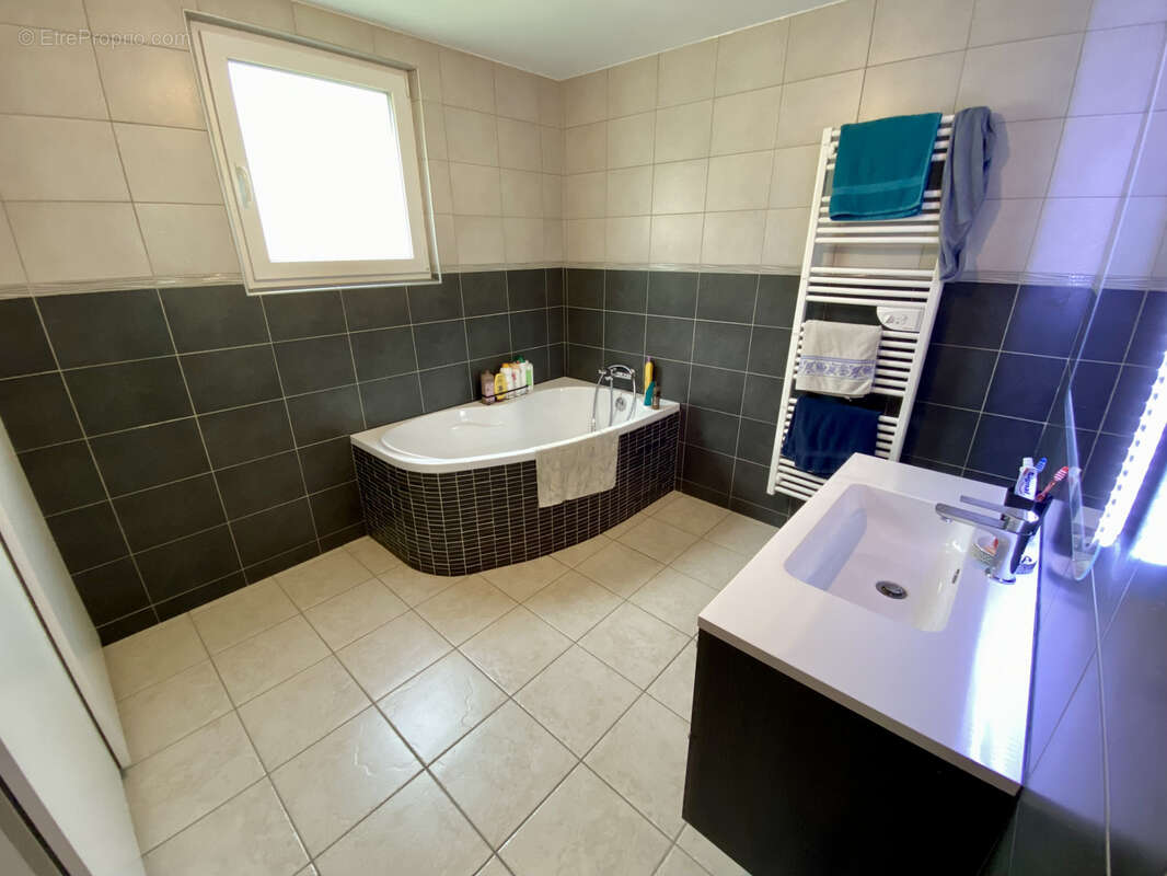 Maison à SAINT-MARTIN-DE-LA-PORTE