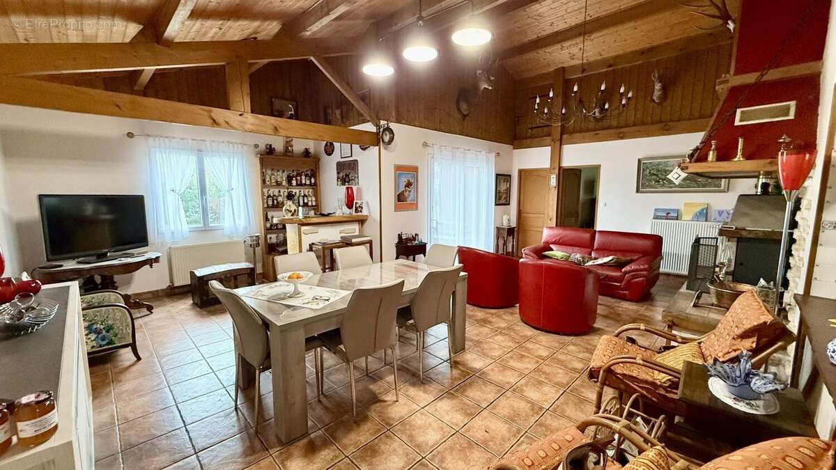 Maison à MOUSTEY