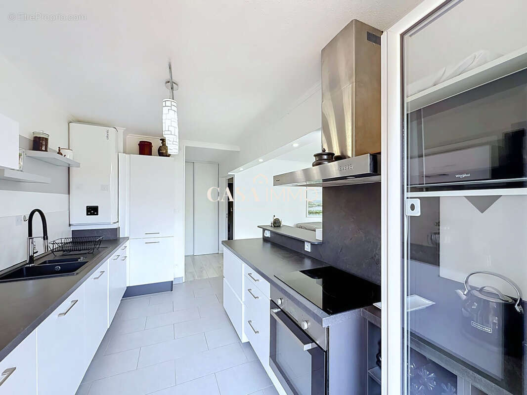 Appartement 70 m² à Hyeres  - photo 8