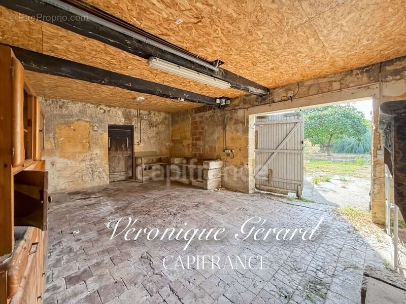 Maison à PETIT-PALAIS-ET-CORNEMPS