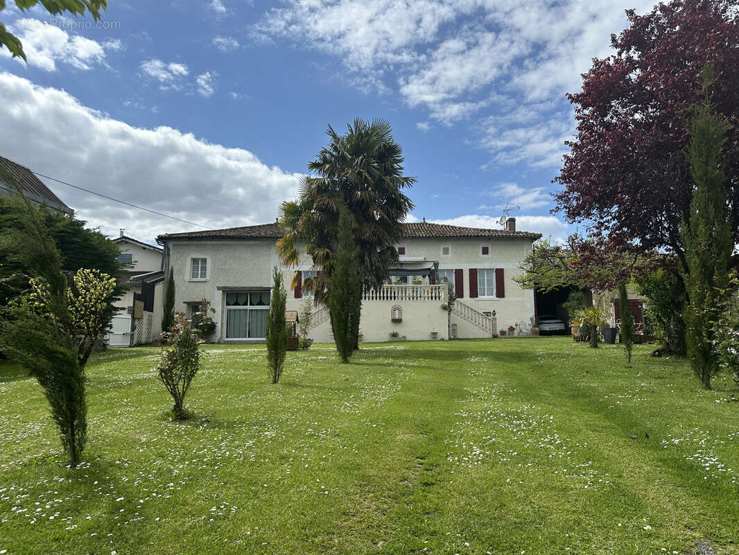 Maison à CHALLIGNAC