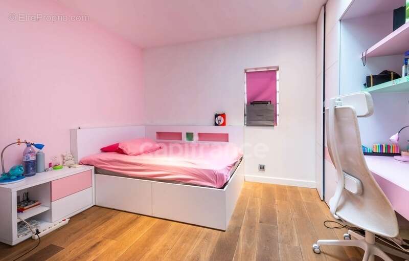 Maison à COURBEVOIE