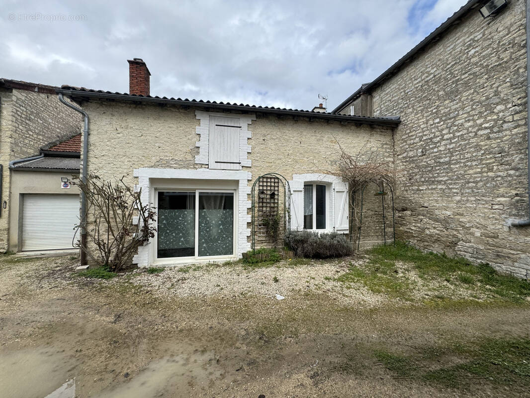 Maison à LONGCHAMP-SUR-AUJON