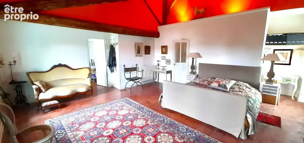Superbe maison de vigneron avec grand garage, terrasses et jardin. - photo 9