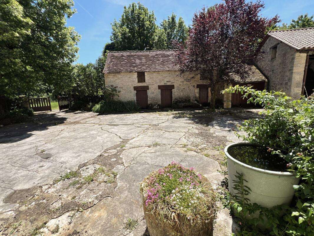 Hameau Saint Germain Des Pres 12 pièce(s) 310 m2 - photo 16