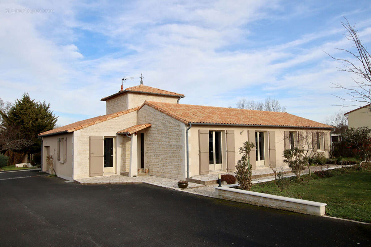 Maison à LA CRECHE