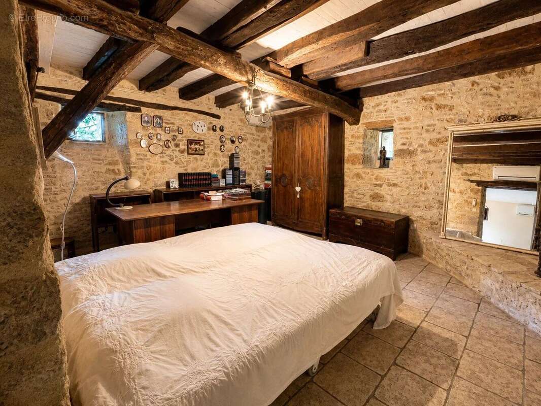Maison à CENAC-ET-SAINT-JULIEN