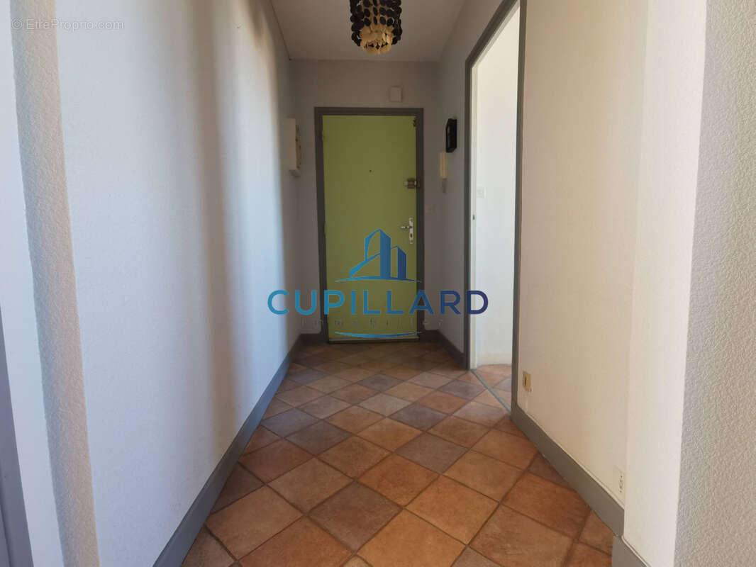 Appartement à LE COTEAU