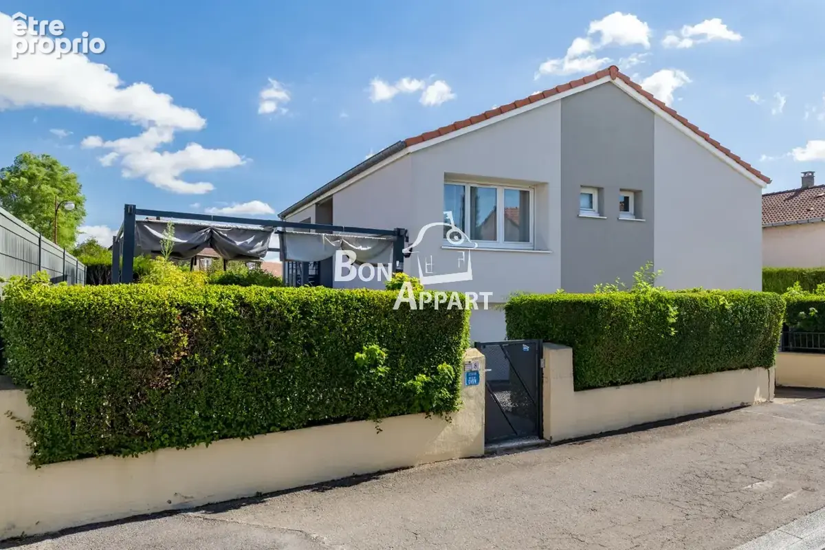Photo Maison à Saint-Privat-La-Montagne au prix de 239 000€