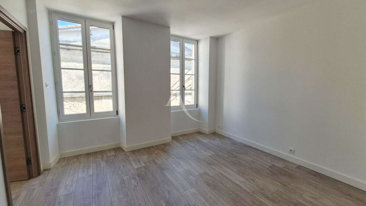 Appartement à SAINT-JEAN-D'ANGELY
