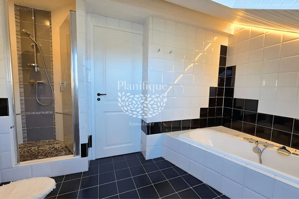 Appartement à REIGNIER