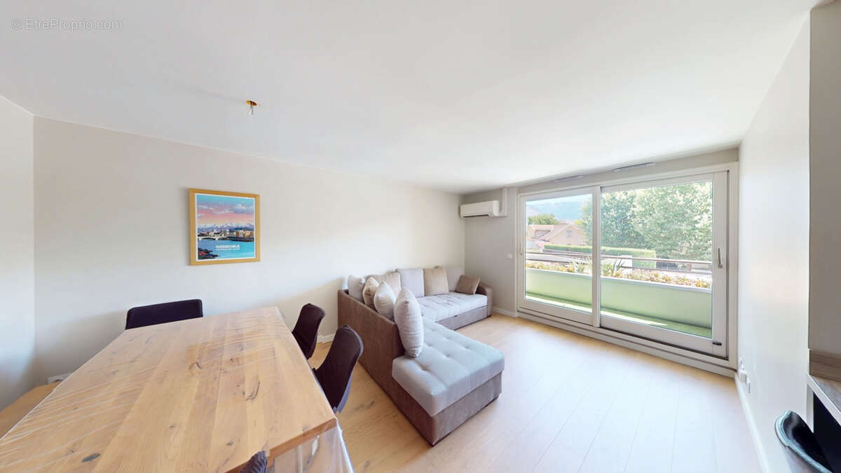 GRENOBLE  ÎLE VERTE  T3 de 76 m² Rénovation haut de gamme - photo 12
