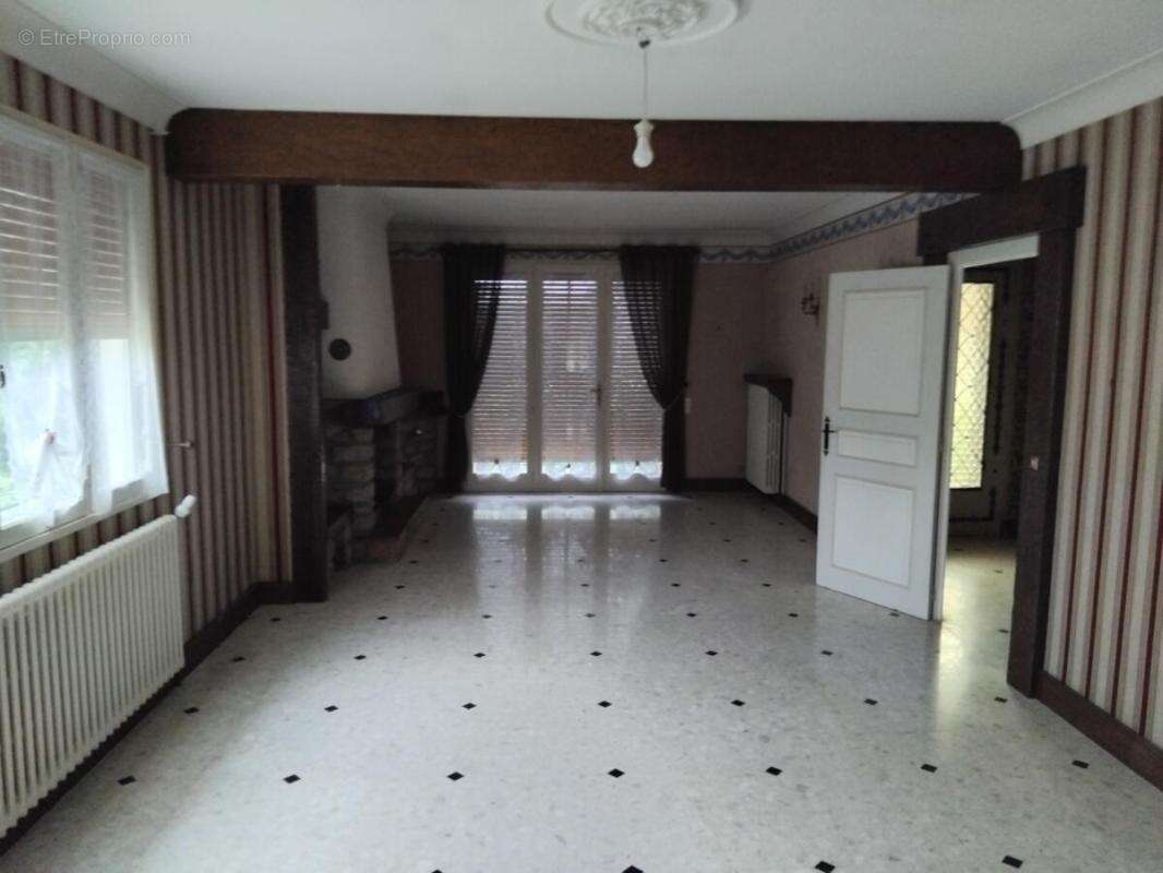Maison à MONCOUTANT