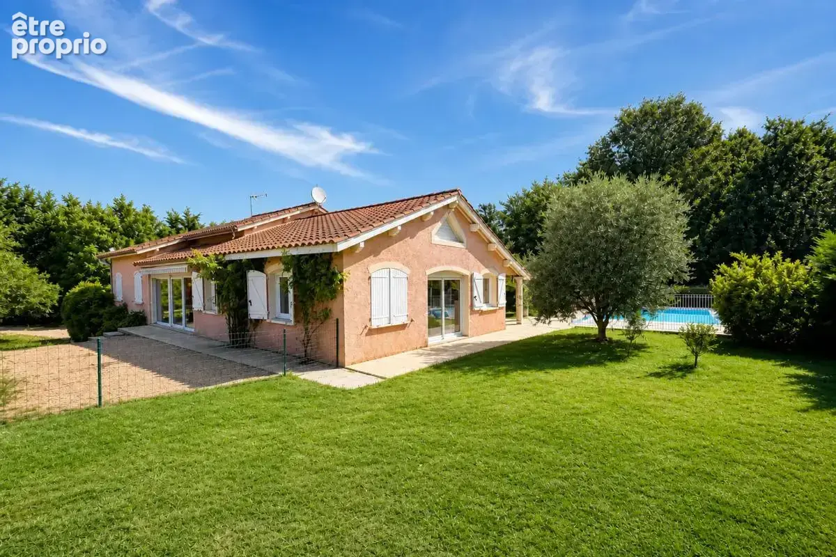 Maison de 7 pièces de 180 m² à Jassans-Riottier - photo 6
