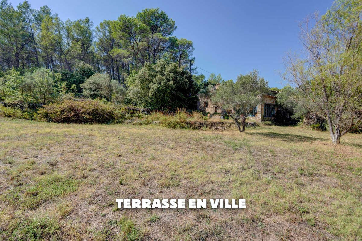 Maison à ENTRECASTEAUX