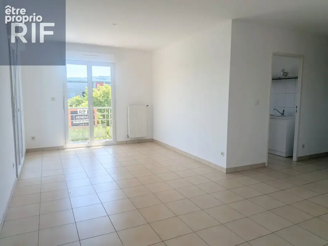 Charmant T2 lumineux en dernier étage avec garage et parking - photo 3