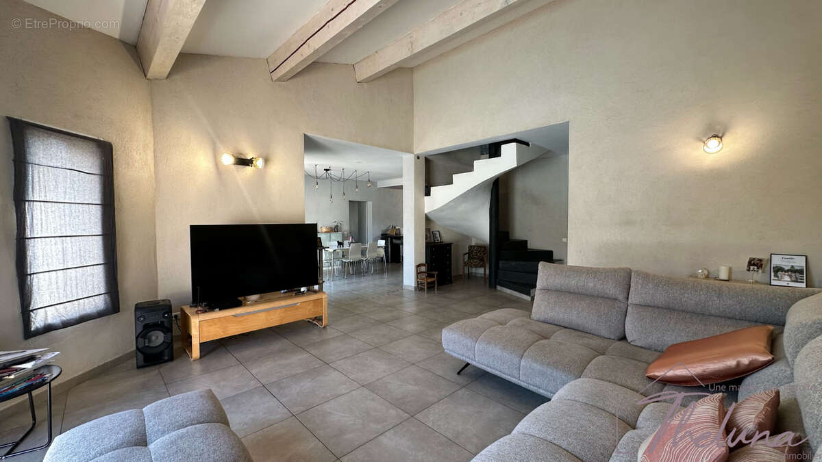 Villa R+1 avec piscine et terrain constructible à Tarascon - photo 9