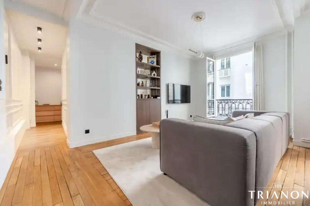 Appartement à PARIS-16E