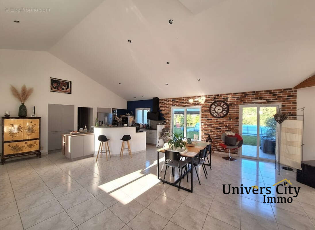 Maison à HAUTE-GOULAINE