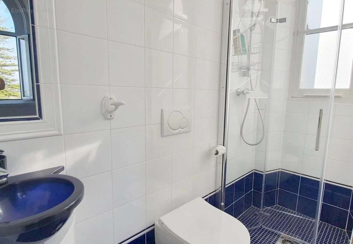 Appartement à VALLAURIS