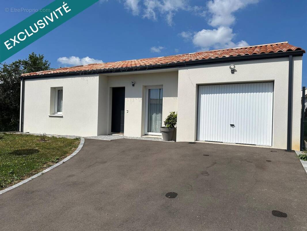 Photo 1 - Maison à MOUTIERS-LES-MAUXFAITS