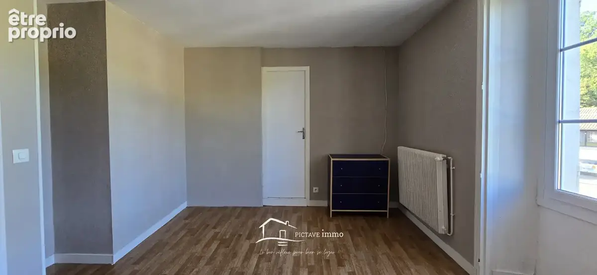 LUSIGNAN - Ensemble immobilier de 2 logements avec jardinets - photo 5