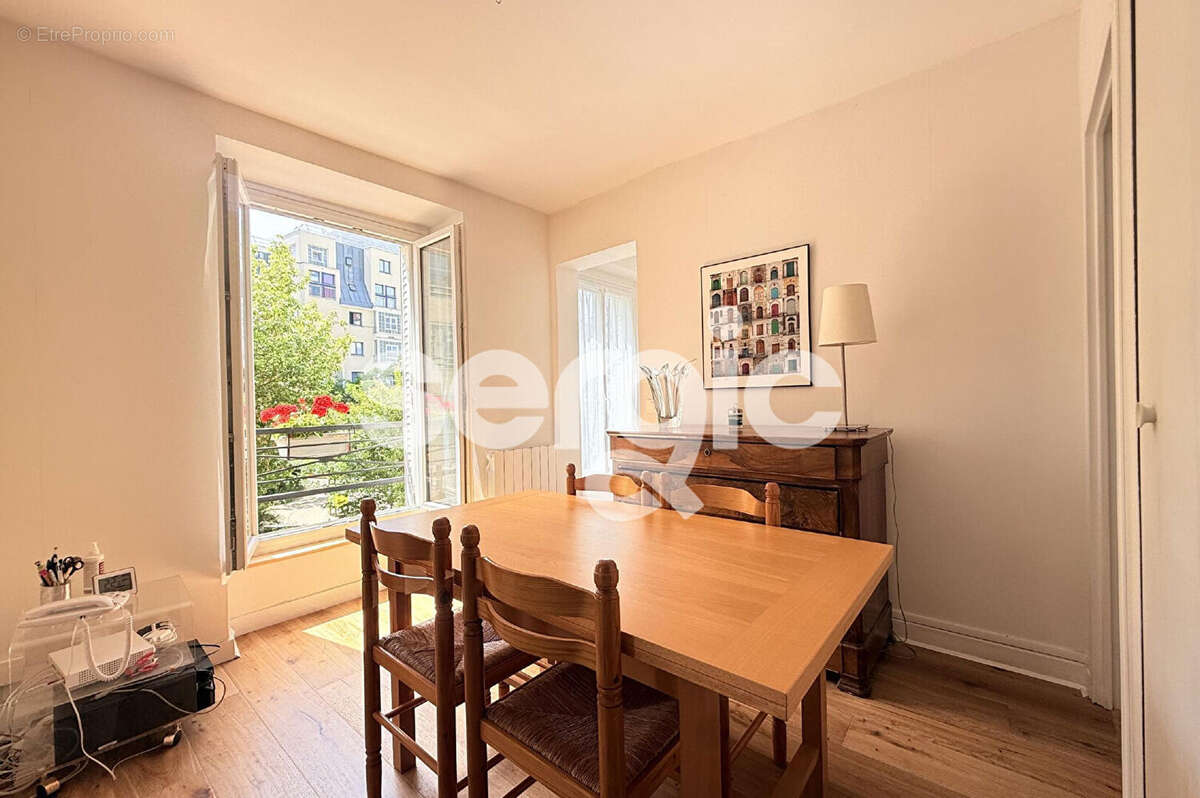 Appartement à PARIS-14E