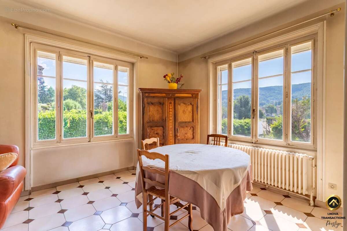 Maison 6 pièces de 150 m² en bord de Saône avec dépendance - photo 4