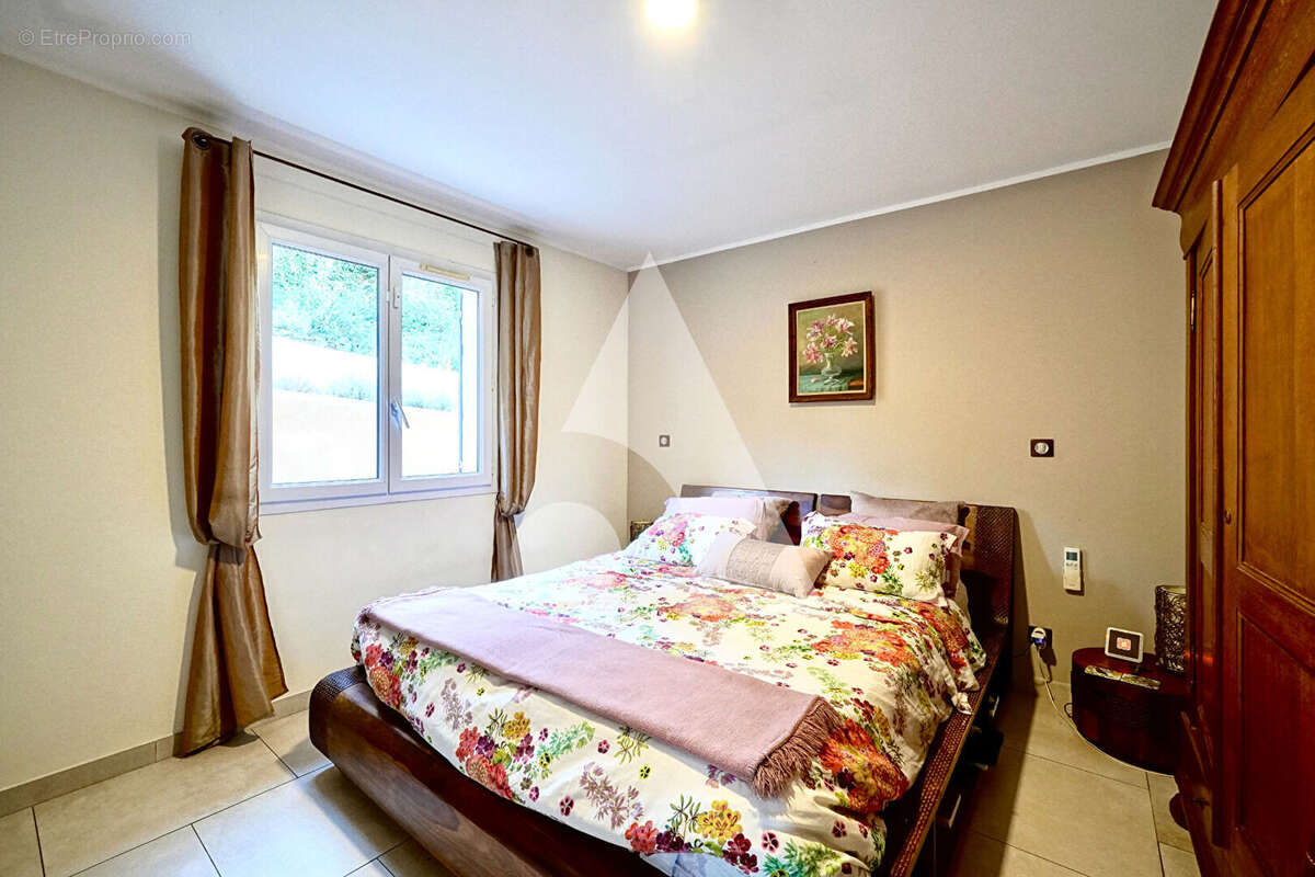 Maison à CHATEAUNEUF-LE-ROUGE