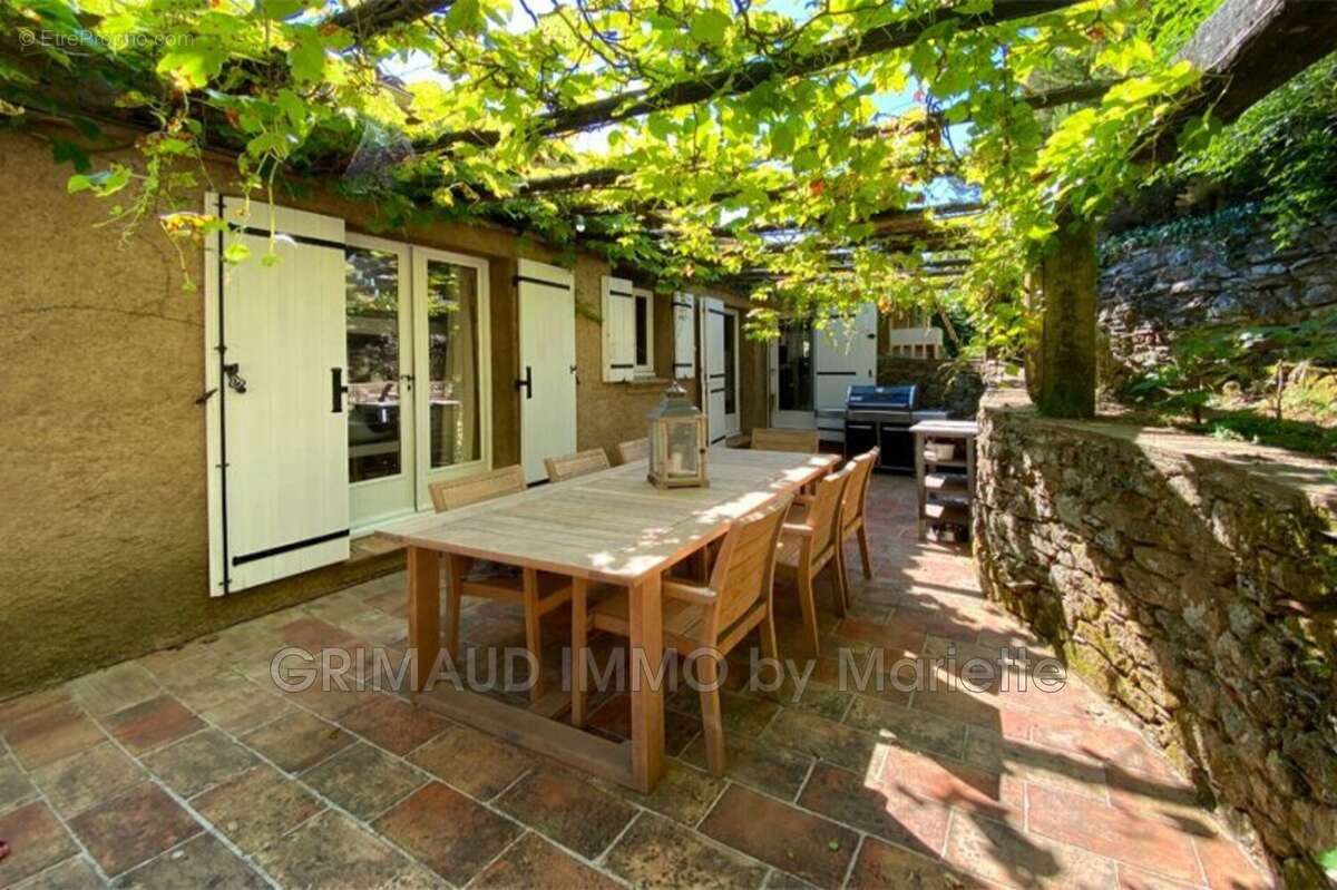 Maison à LA GARDE-FREINET