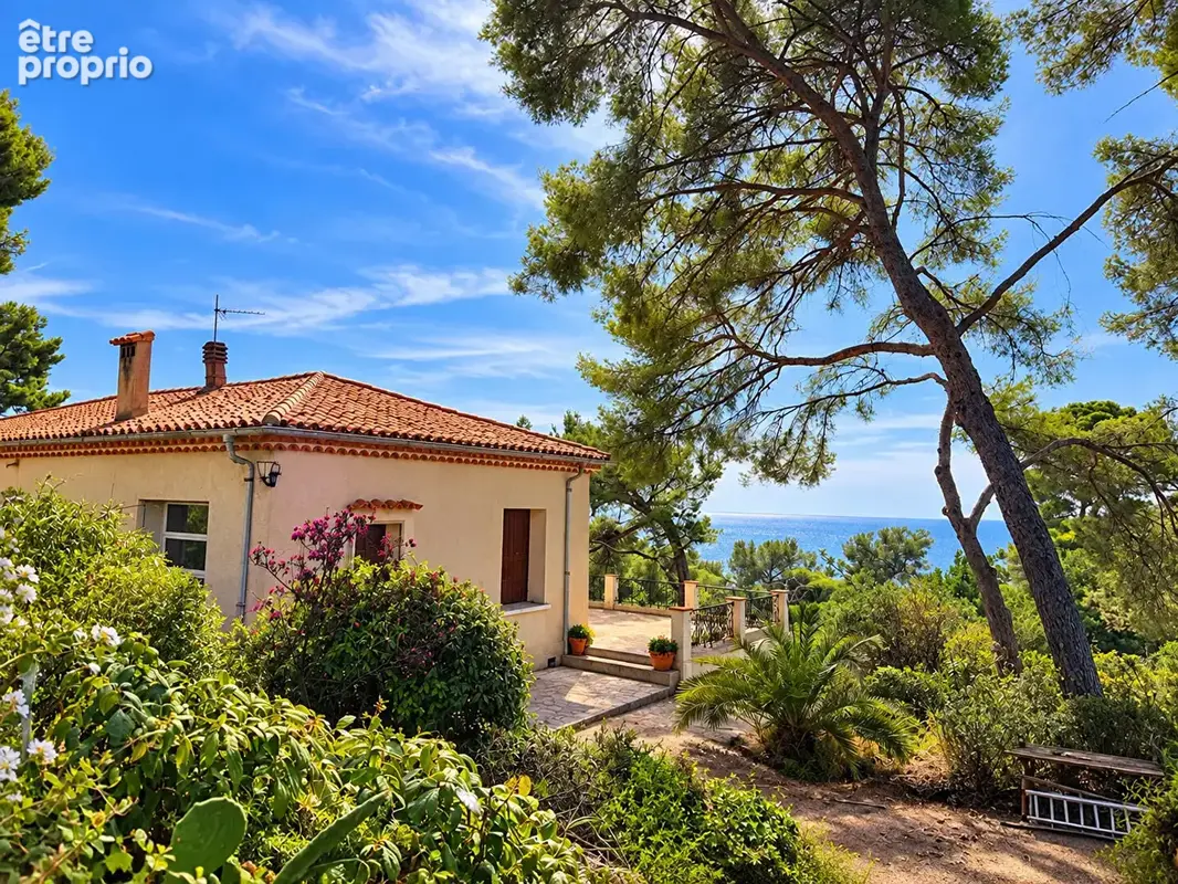 ** VUE Mer - Terrasse Ensoleillée** MAISON familiale et Dépendances **  (83430) SAINT MANDRIER SUR MER **Village) - photo 2
