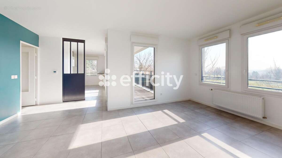 Appartement à SAINT-GENIS-LAVAL