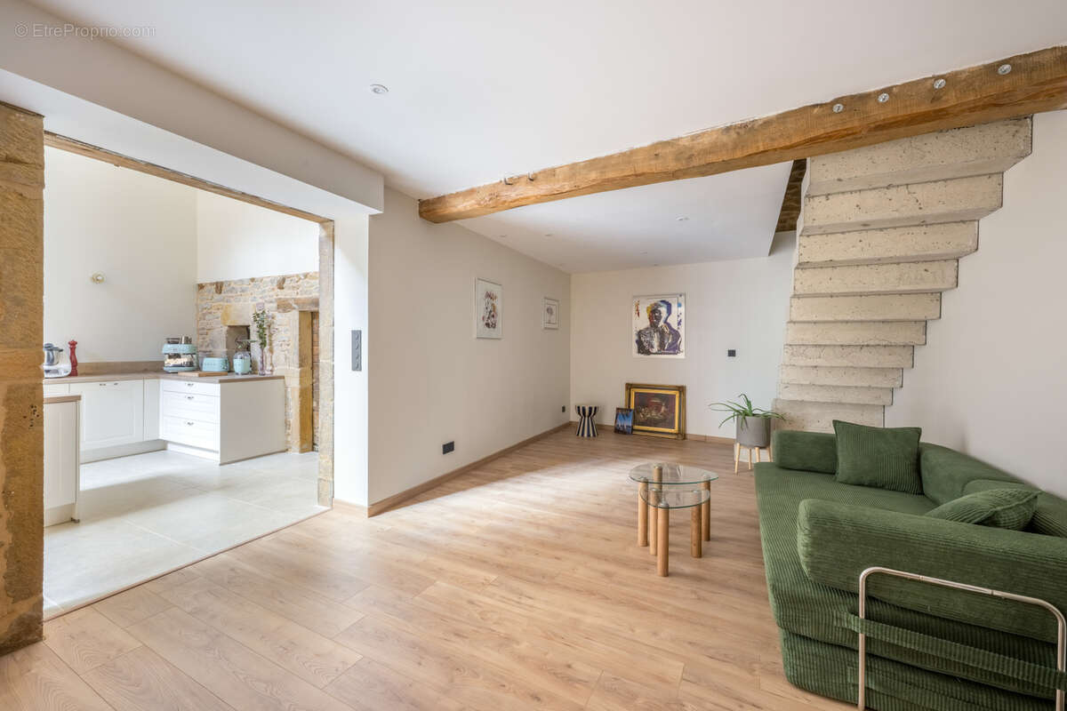 Maison à OINGT