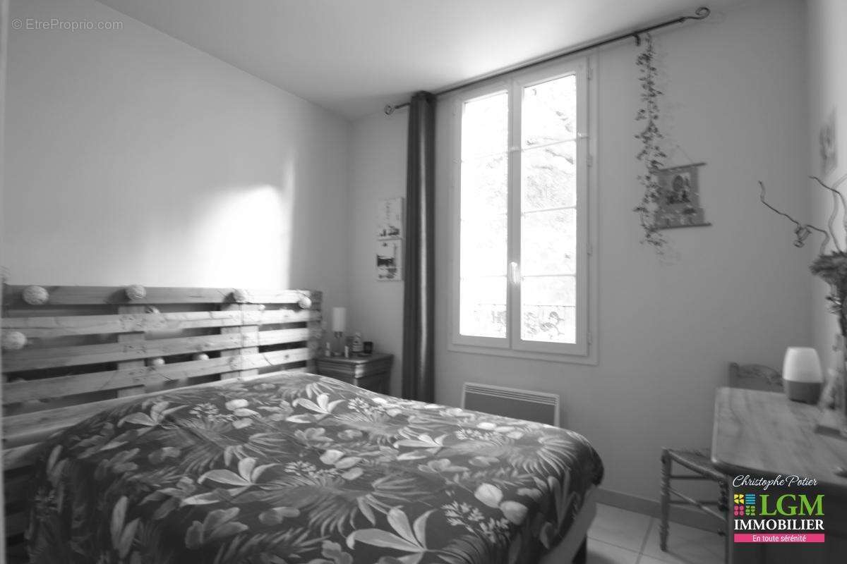 VALRÉAS (84) - Bel appartement lumineux en RDC de 72 m² - photo 4