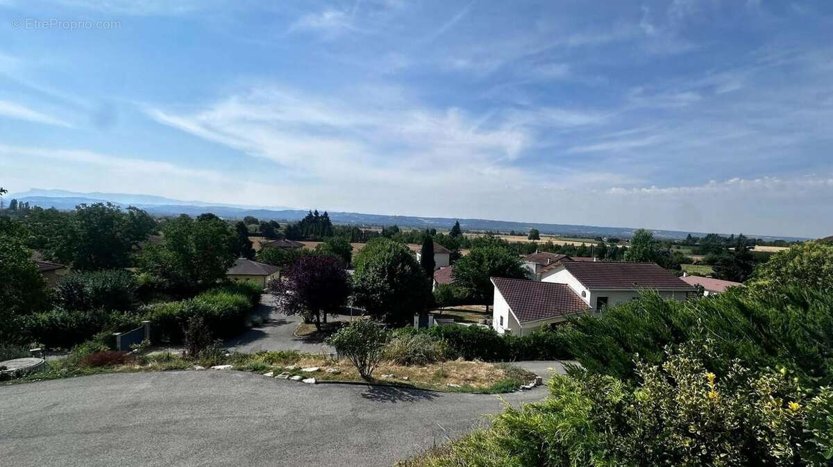 Maison 95 m² à La Cote-Saint-Andre  - photo 4