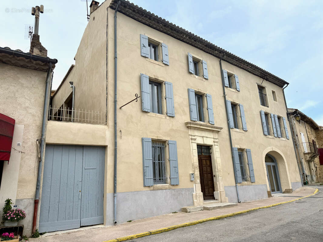 Appartement à SUZE-LA-ROUSSE