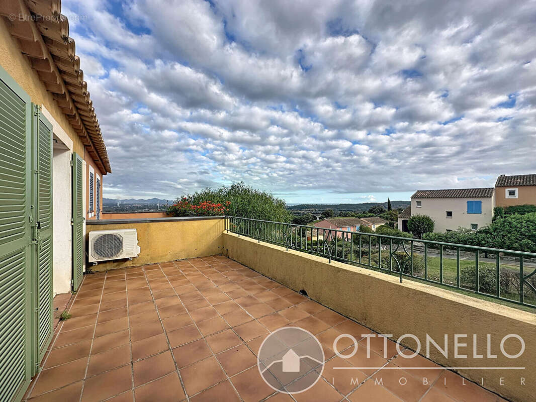 Maison à ROQUEBRUNE-SUR-ARGENS