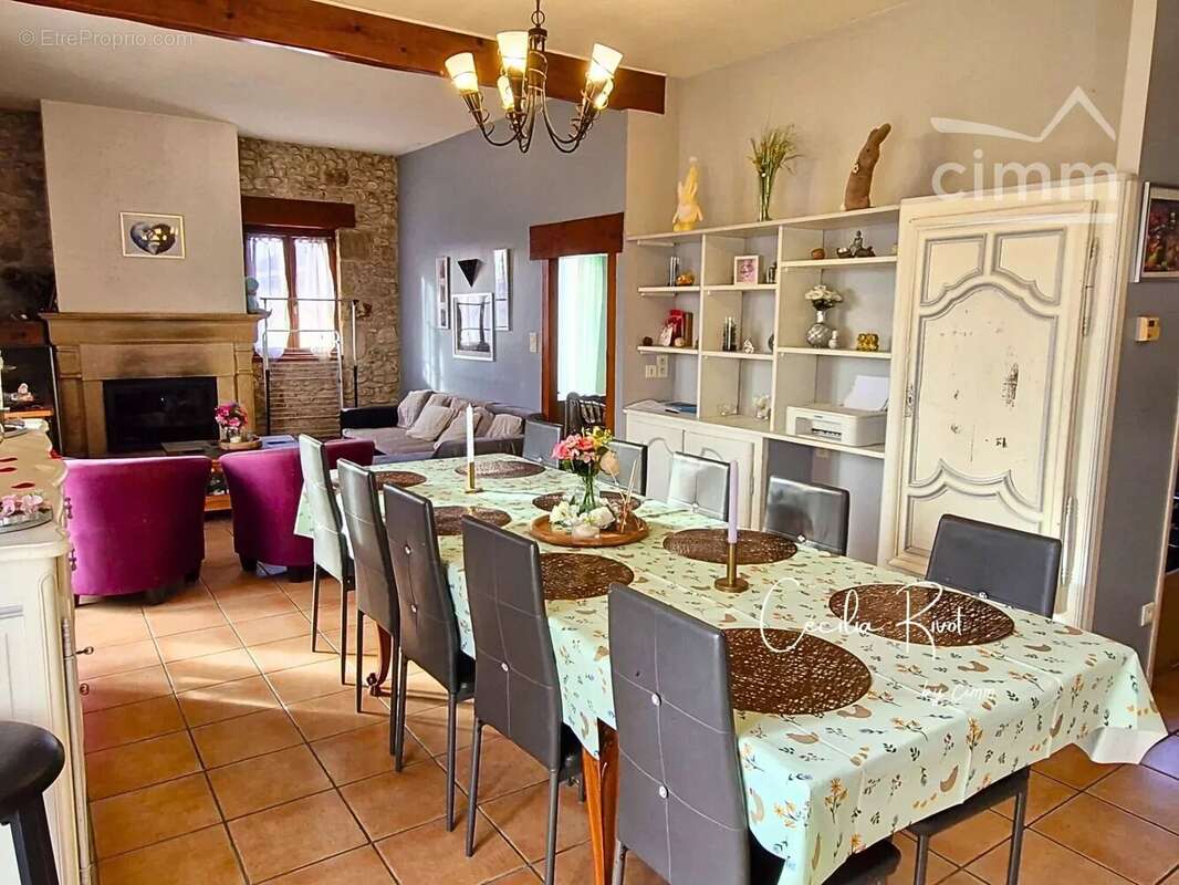 Maison à SAINT-CHRISTOLY-DE-BLAYE