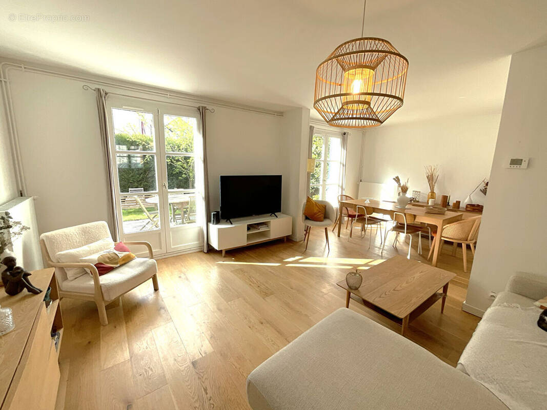 Maison à VOISINS-LE-BRETONNEUX