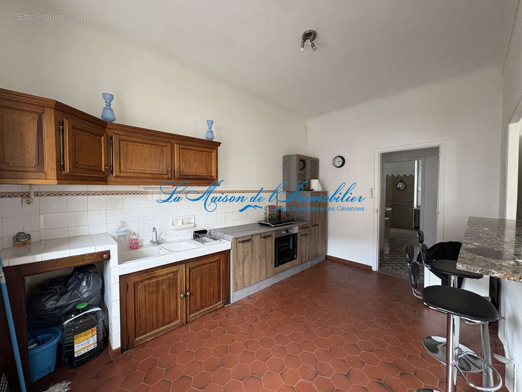 Proche de St Ambroix, maison idéal projet familial où investissement locatif de 2 F4 - photo 4