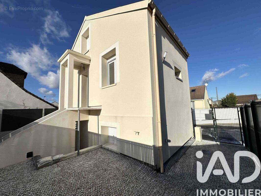 Photo 1 - Maison à SARTROUVILLE