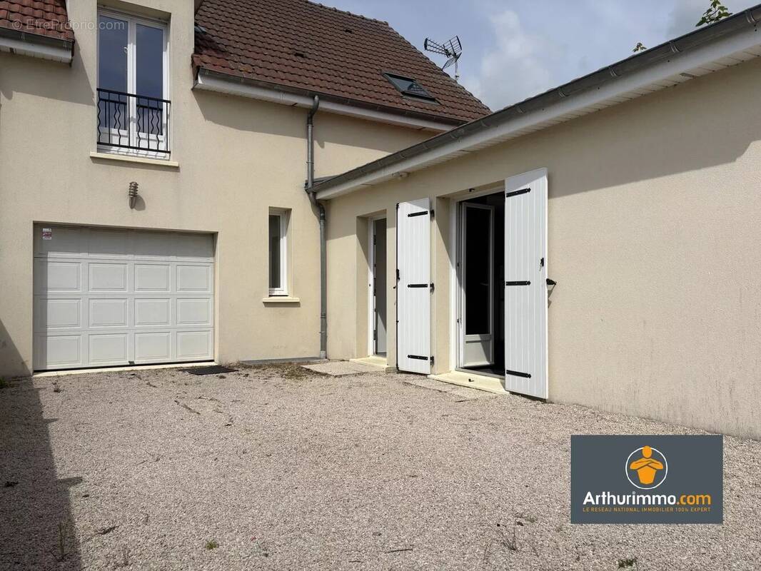 Maison à NEUFCHATEL-SUR-AISNE
