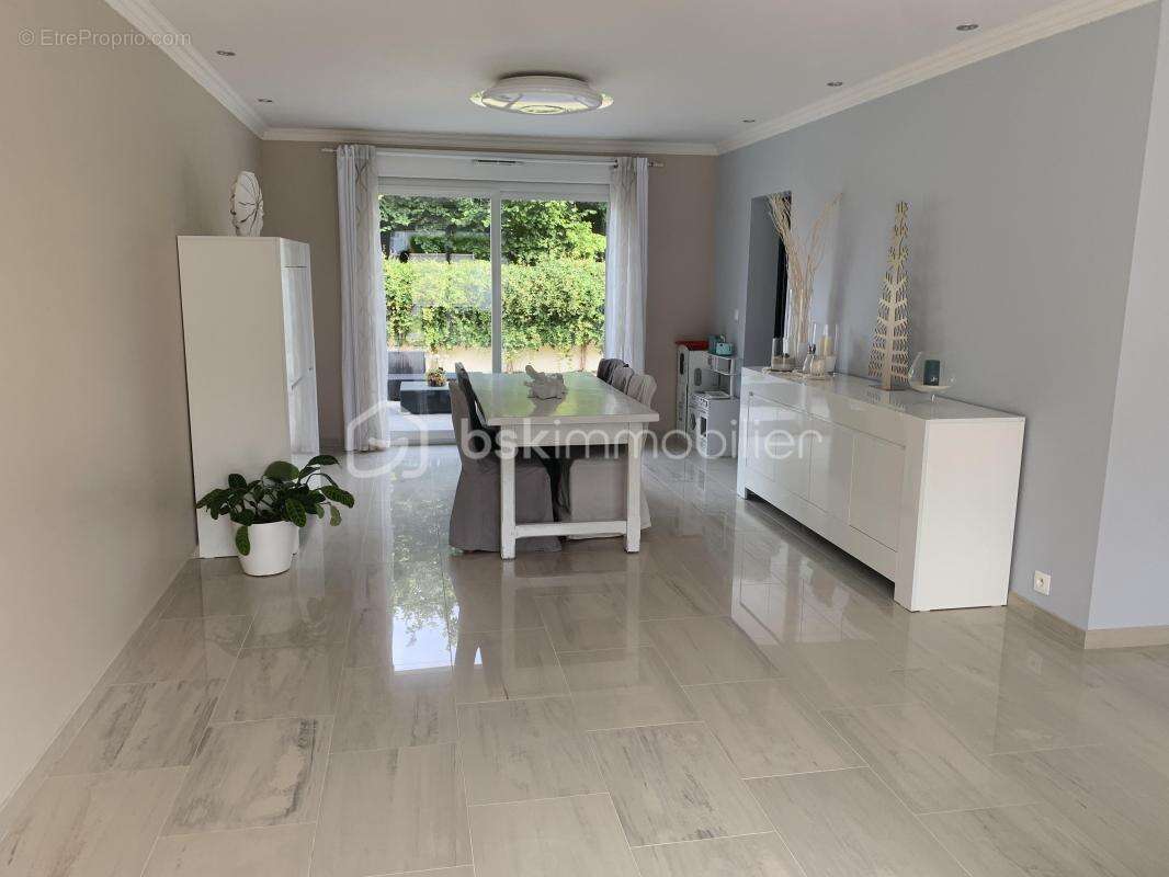 Maison à QUINCY-VOISINS