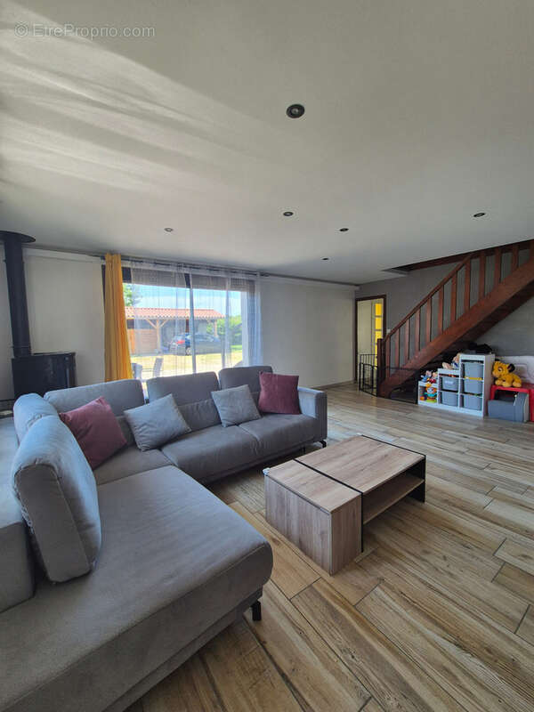 Maison à PONT-DE-VEYLE