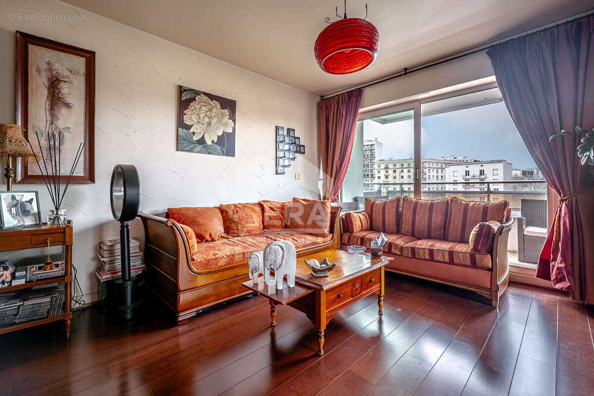 Appartement à COURBEVOIE
