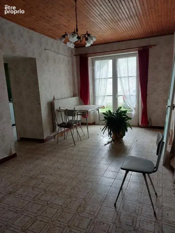 Maison à rénover et dépendances - photo 2