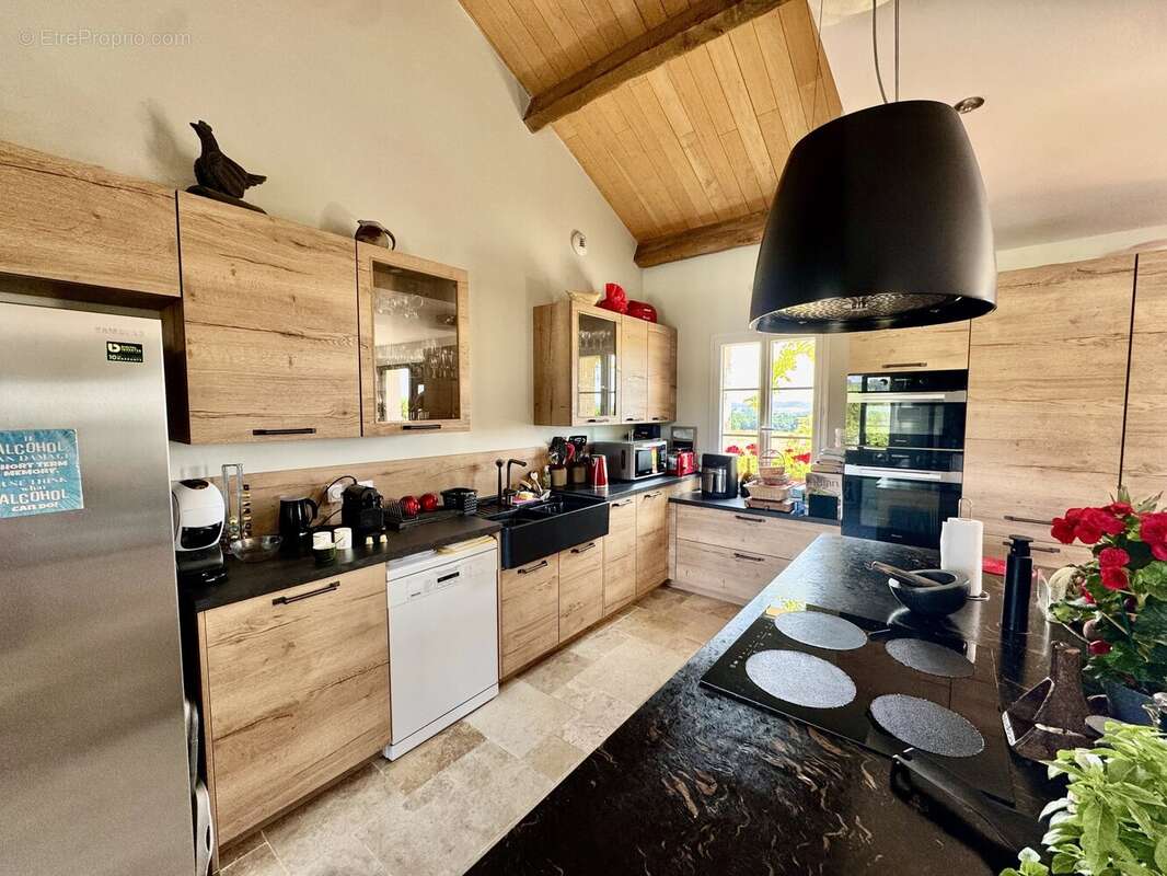 Une maison moderne et élégante avec une vue imprenable - photo 6